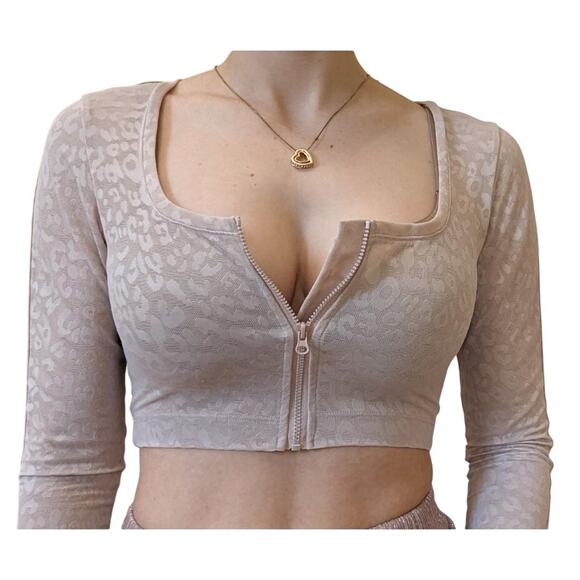 Victoria's Secret Jackets & Blazers - VICTORIA'S SECRET Blush Leopard Mesh Full Zip Cropped Long Sleeve Top Small EUC